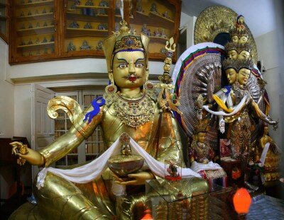 Guru Rinopcze, Padmasambhava- "Zrodzony z Lotosu"