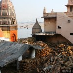 Ponad Burning Ghat- drewno do kremacji